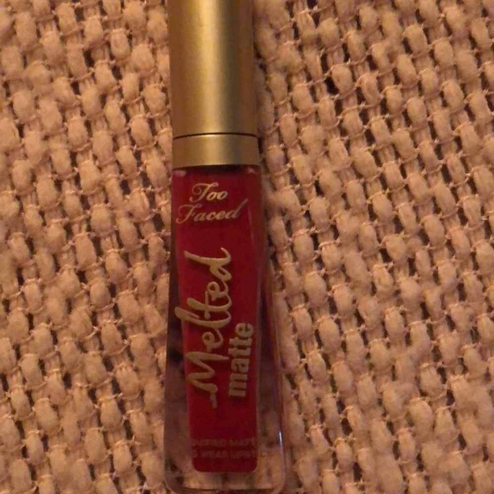 Too faced lipstick